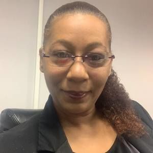 Meet your Posher, Deena